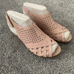 Earth Pisa Galli sandals size 8 leather low wedge cork shoe